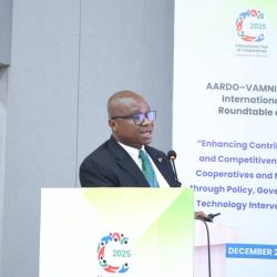 Photo credit: Deputy Minister Edward K. Mulbah speaks at the Roundtable Meeting in India.