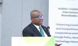 Photo credit: Deputy Minister Edward K. Mulbah speaks at the Roundtable Meeting in India.