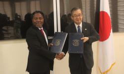 Liberia’s Deputy Minister for International Cooperation and Economic Integration, Dr. Ibrahim Al-bakri Nyei exchange notes with Japan’s Ambassador to Liberia, His Excellency Mr. Hiroshi Yoshimoto 