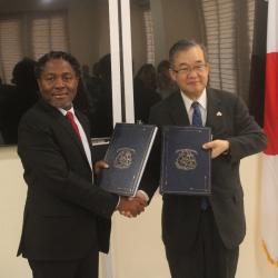 Liberia’s Deputy Minister for International Cooperation and Economic Integration, Dr. Ibrahim Al-bakri Nyei exchange notes with Japan’s Ambassador to Liberia, His Excellency Mr. Hiroshi Yoshimoto 